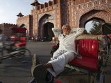 Jaipur, Rickshaw driver relaxing at Ajmer Gate